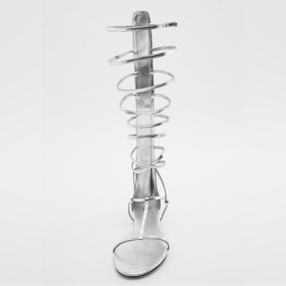 TALL FLAT LEATHER
GLADIATOR SANDALS, Size 39 - Picture 9 of 10